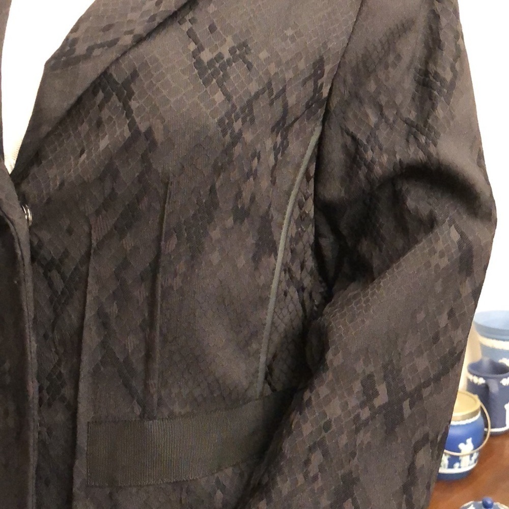 T Tahari Black Snakeskin Print Blazer Size 10 - Picture 9 of 16